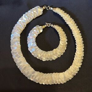 Freshwater shell necklace and bracelet